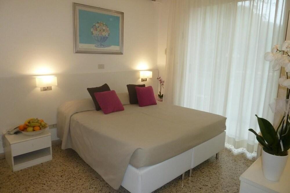 Hotel Astra Milano Marittima Exterior photo