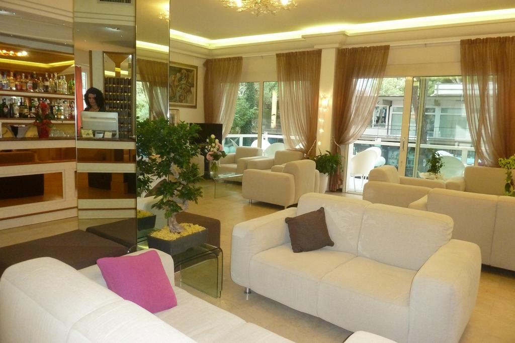 Hotel Astra Milano Marittima Exterior photo