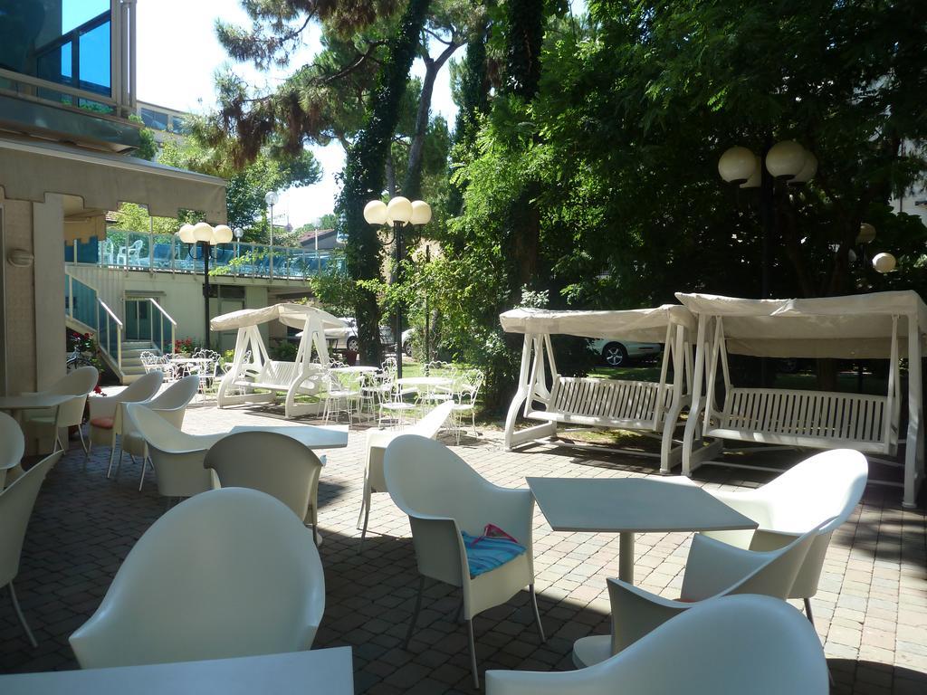 Hotel Astra Milano Marittima Exterior photo