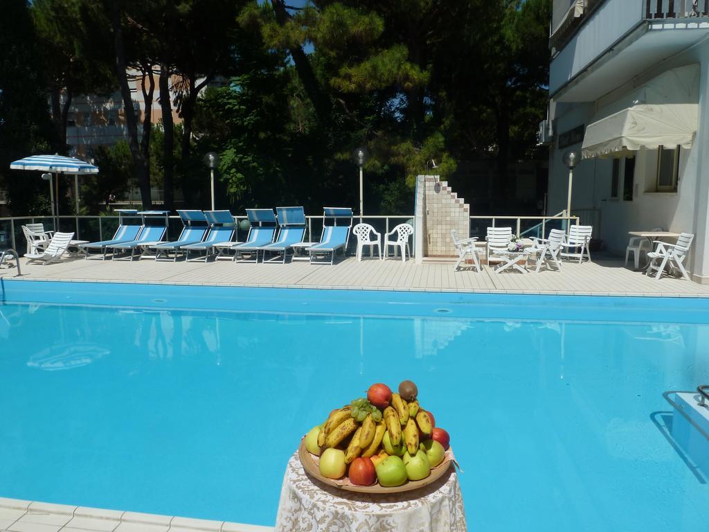 Hotel Astra Milano Marittima Exterior photo