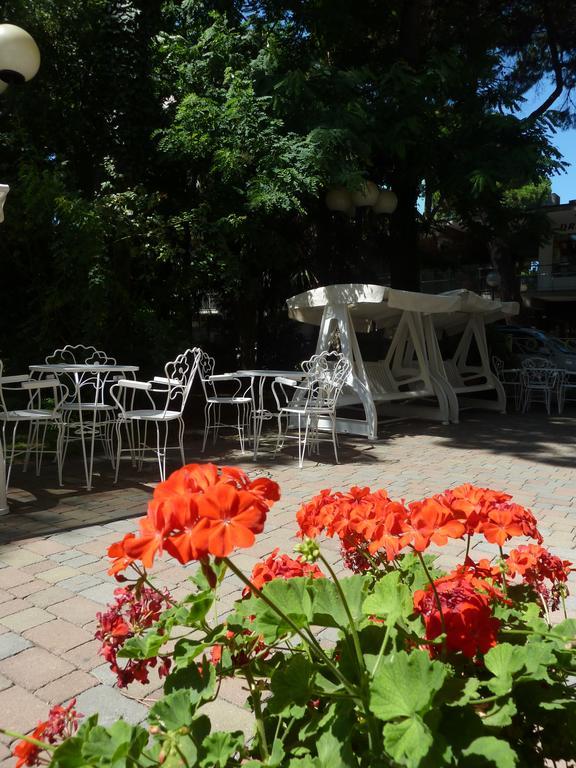 Hotel Astra Milano Marittima Exterior photo