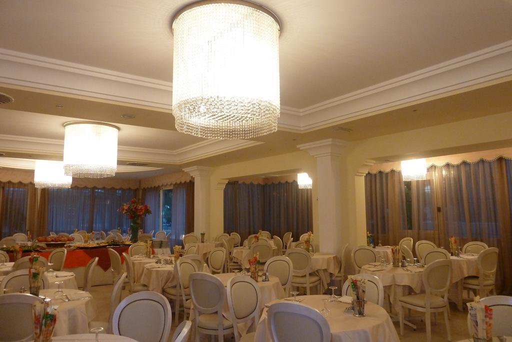 Hotel Astra Milano Marittima Exterior photo